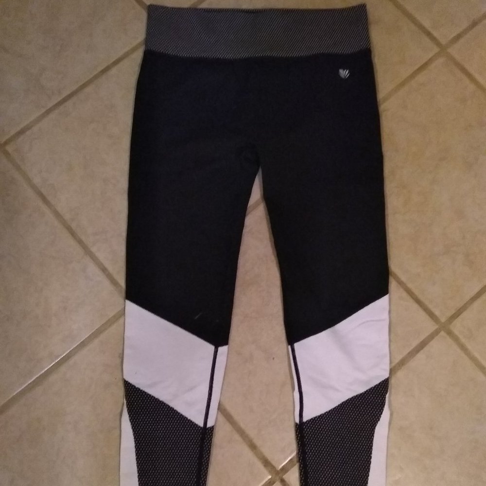 Forever 21 Black/white leggings size LG